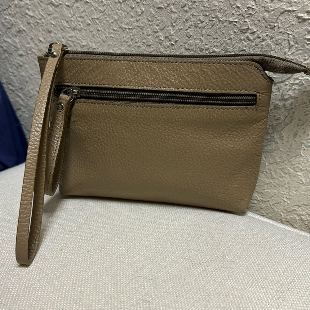 NWOT, Valentina leather wristlet pouch